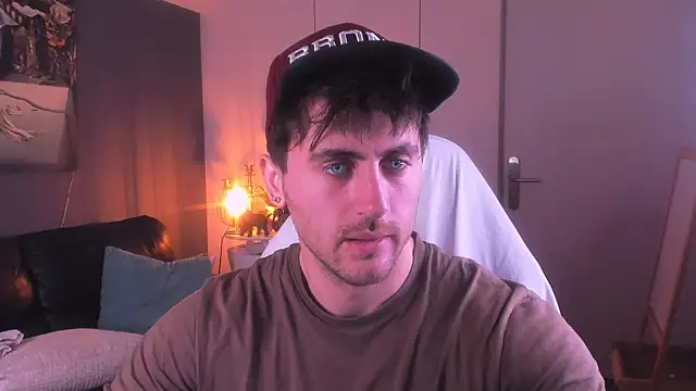 Oscar Miller  online show from September 28, 2025, 9:11 pm