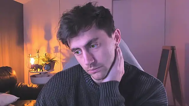 Oscar Miller  online show from November 9, 2025, 9:19 pm