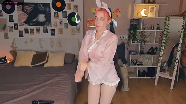 Snapshot of VedaSchulz chatting on February 9, 2026, 6:39 pm VedaSchulz online show from February 9, 2026, 6:39 pm