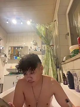 Kingpowerlittel online show from February 16, 2026, 6:06 pm