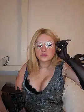 Snapshot of TinaLizxh chatting on December 2, 2025, 7:48 pm TinaLizxh online show from December 2, 2025, 7:48 pm