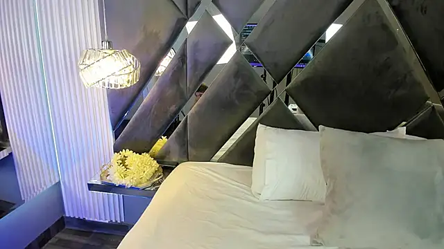 MiaVixen  online show from January 10, 2026, 11:00 pm