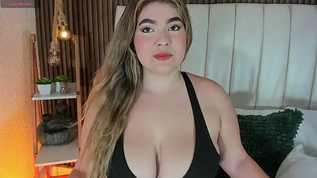 MiaVixen  online show from January 5, 2026, 11:19 pm