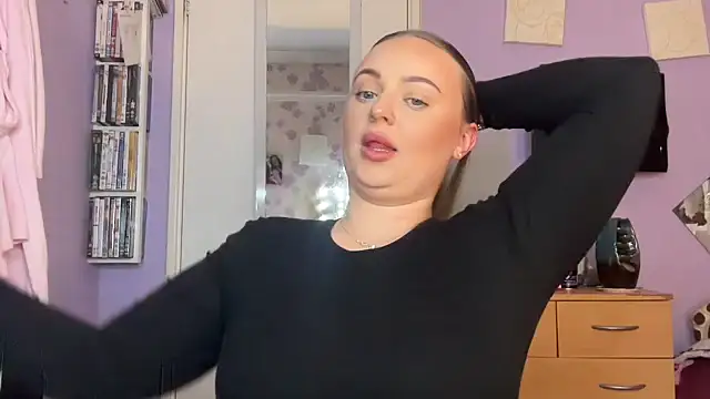 Snapshot of SexySashaxox chatting on February 23, 2026, 10:54 pm SexySashaxox online show from February 23, 2026, 10:54 pm