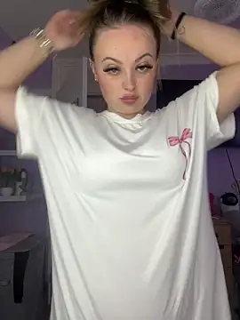 SexySashaxox online show from May 22, 2026, 2:04 pm