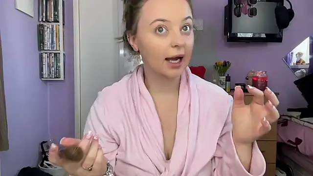 SexySashaxox online show from October 25, 2025, 2:07 pm