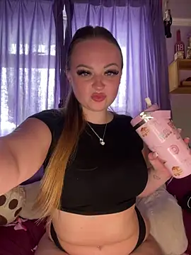 SexySashaxox online show from May 18, 2026, 2:33 pm