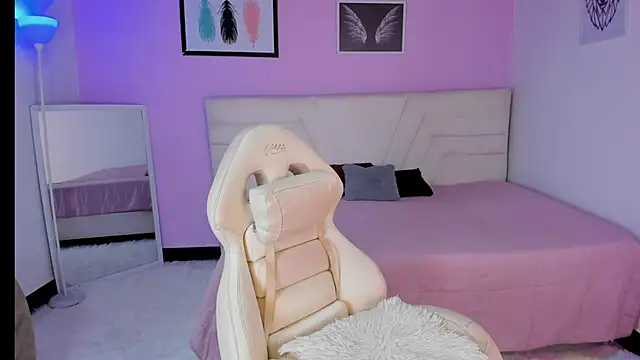 fressittalove01 online show from November 13, 2025, 4:00 pm