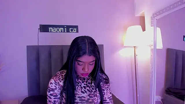 KendraChavez  online show from February 4, 2026, 9:32 pm