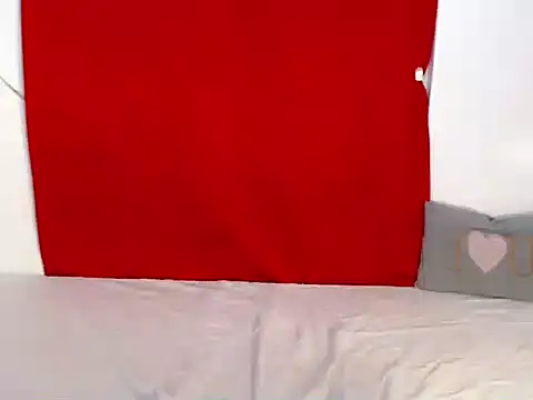 Snapshot of Linseyprats chatting on October 24, 2025, 2:10 am Linseyprats online show from October 24, 2025, 2:10 am