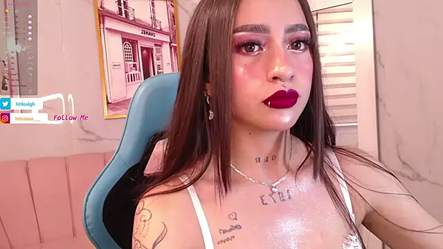 Abril Velvet a  online show from October 17, 2025, 1:35 pm