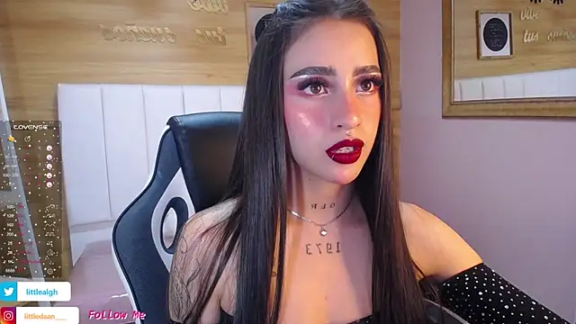 Abril Velvet a  online show from October 7, 2025, 7:37 pm