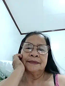 Snapshot of Sweet-Lita50 chatting on April 15, 2026, 12:32 pm Sweet-Lita50 online show from April 15, 2026, 12:32 pm