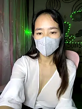 TiNa 04 online show from October 3, 2025, 11:01 am