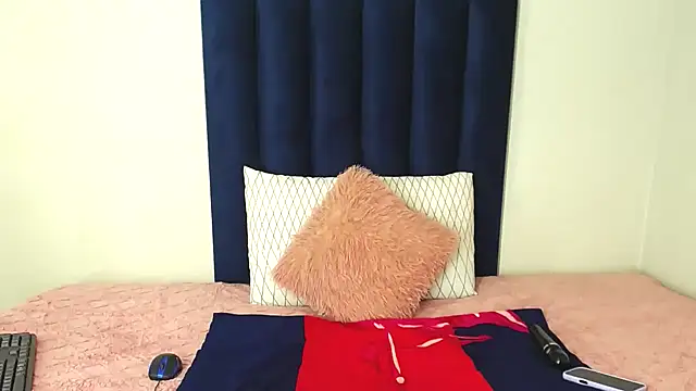 Snapshot of Pinkdollyg chatting on April 9, 2026, 9:32 pm Pinkdollyg online show from April 9, 2026, 9:32 pm