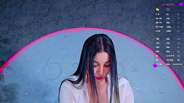 Snapshot of ReinaChloe chatting on June 29, 2026, 4:28 pm ReinaChloe online show from June 29, 2026, 4:28 pm