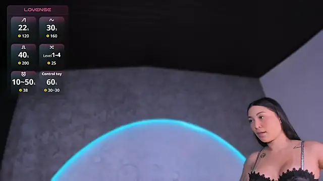 Snapshot of ReinaChloe chatting on March 3, 2026, 4:14 pm ReinaChloe online show from March 3, 2026, 4:14 pm