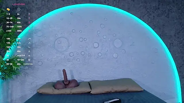 Snapshot of ReinaChloe chatting on April 13, 2026, 4:44 pm ReinaChloe online show from April 13, 2026, 4:44 pm