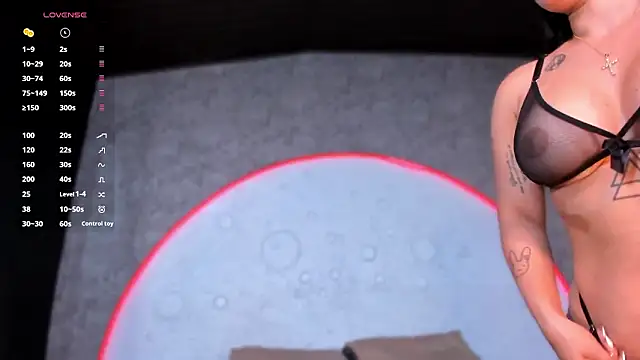 Snapshot of ReinaChloe chatting on March 27, 2026, 5:14 pm ReinaChloe online show from March 27, 2026, 5:14 pm