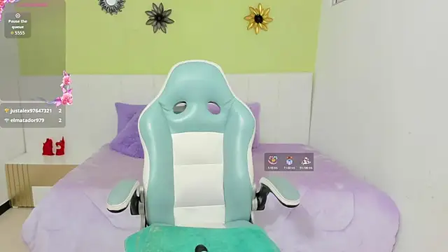 Snapshot of violetta_skinny chatting on October 1, 2025, 7:35 am violetta skinny online show from October 1, 2025, 7:35 am