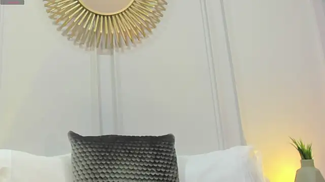 CharlotteBrownn  online show from May 7, 2026, 1:21 am