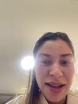 CharlotteBrownn  online show from March 5, 2026, 9:22 pm