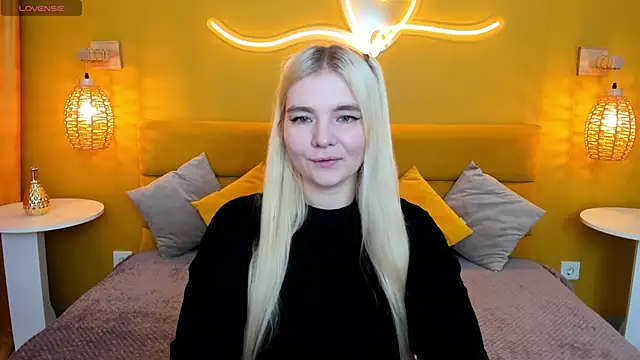 RuthBryant online show from November 4, 2025, 12:58 am