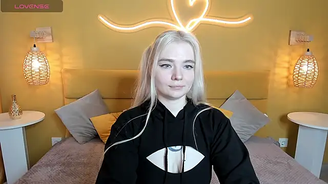 RuthBryant online show from September 14, 2025, 4:24 am