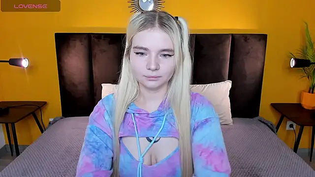 RuthBryant online show from December 2, 2025, 12:33 am