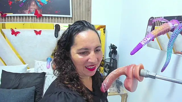 Luna Naughty1 online show from May 21, 2026, 7:33 pm