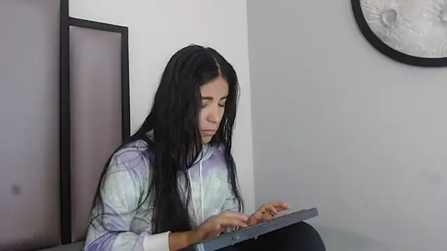 Snapshot of Lucy-23 chatting on November 26, 2025, 4:12 am Lucy-23 online show from November 26, 2025, 4:12 am