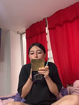 larsonbeverly online show from April 21, 2026, 5:52 pm