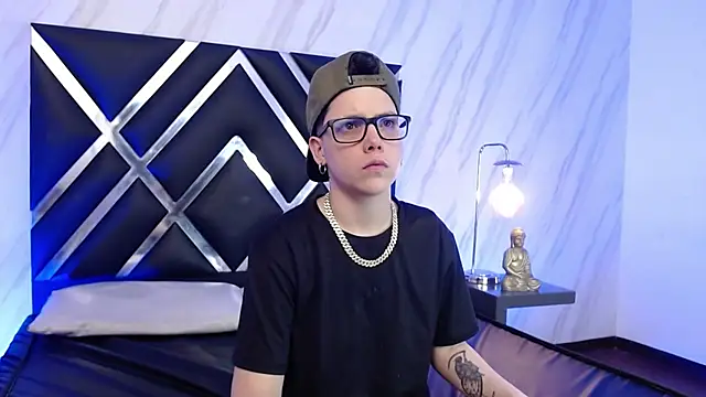 SpencerMontgomery online show from December 21, 2025, 10:21 pm