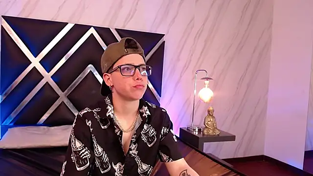 SpencerMontgomery online show from December 18, 2025, 7:40 pm