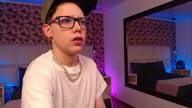 SpencerMontgomery online show from September 28, 2025, 5:42 pm