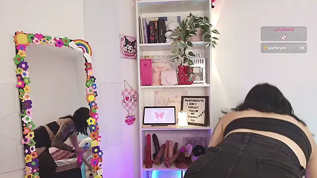 justonecute online show from April 21, 2026, 1:42 am