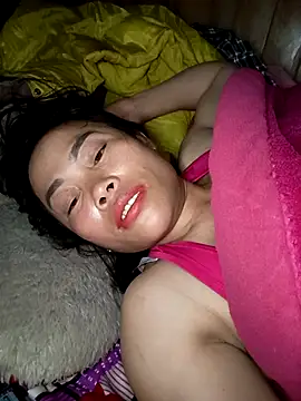 Snapshot of CoMay003 chatting on February 13, 2026, 12:21 am CoMay003 online show from February 13, 2026, 12:21 am