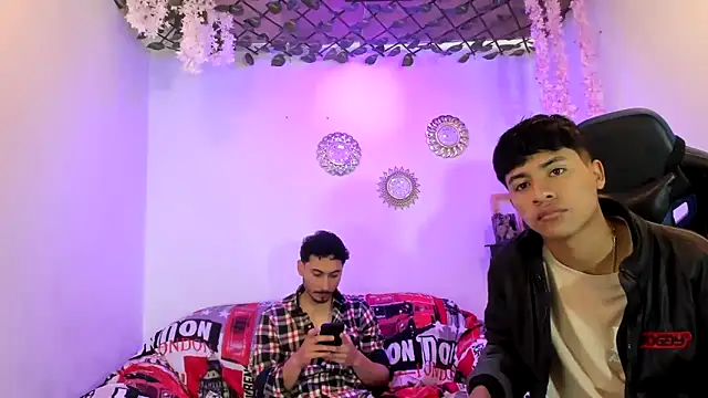 Snapshot of sebas_boys577 chatting on October 6, 2025, 1:34 pm sebas boys577 online show from October 6, 2025, 1:34 pm