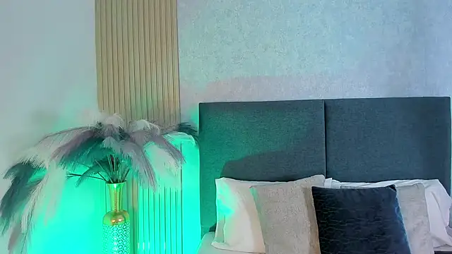 Snapshot of Laura_Ivy chatting on February 21, 2026, 12:29 pm Laura Ivy online show from February 21, 2026, 12:29 pm