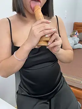 Snapshot of Voyerra_g chatting on July 12, 2026, 6:03 am Voyerra g online show from July 12, 2026, 6:03 am