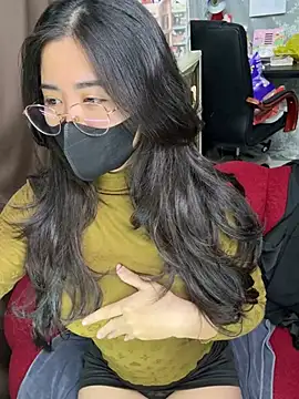 Snapshot of Voyerra_g chatting on March 6, 2026, 2:17 am Voyerra g online show from March 6, 2026, 2:17 am