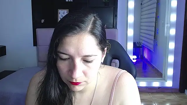 Snapshot of Agatha_bellucci_ chatting on November 11, 2025, 2:01 pm Agatha bellucci online show from November 11, 2025, 2:01 pm