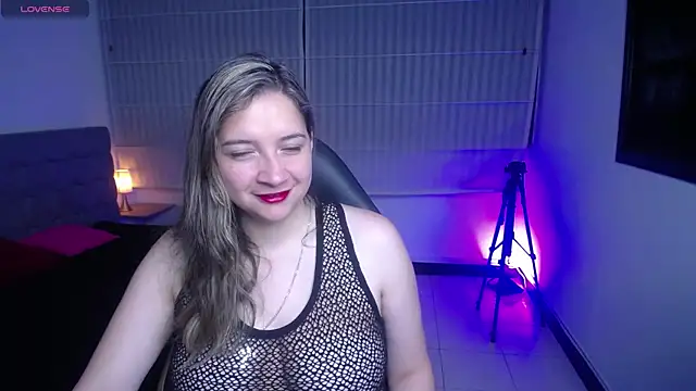 Snapshot of Agatha_bellucci_ chatting on December 22, 2025, 1:11 pm Agatha bellucci online show from December 22, 2025, 1:11 pm