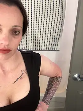 VisibleGiver online show from October 15, 2025, 4:11 am