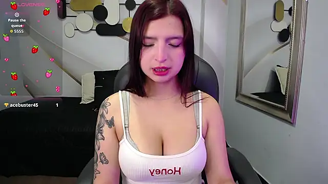 Snapshot of Helengolden_ chatting on January 19, 2026, 11:25 am Helengolden online show from January 19, 2026, 11:25 am