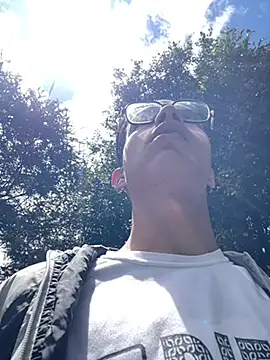 diegoand0911 online show from May 20, 2026, 4:48 pm