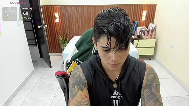 KAROLLJONES1 online show from September 11, 2025, 2:33 am