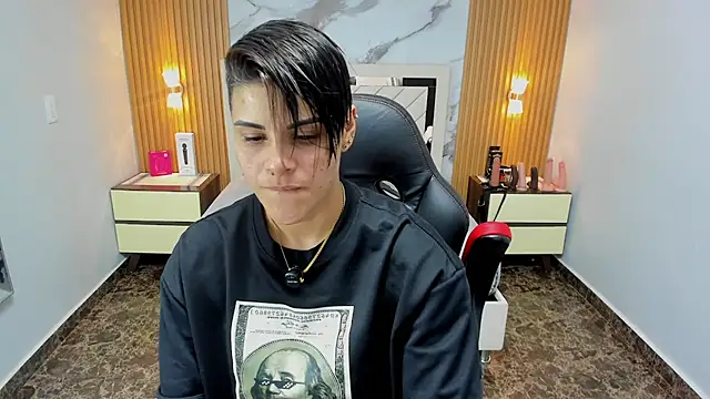 KAROLLJONES1 online show from February 18, 2026, 7:43 pm