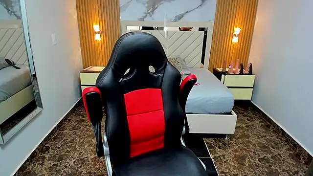 KAROLLJONES1 online show from March 27, 2026, 7:37 pm