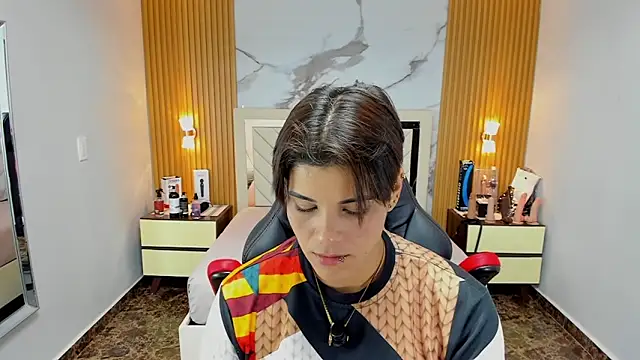 KAROLLJONES1 online show from November 12, 2025, 7:40 pm